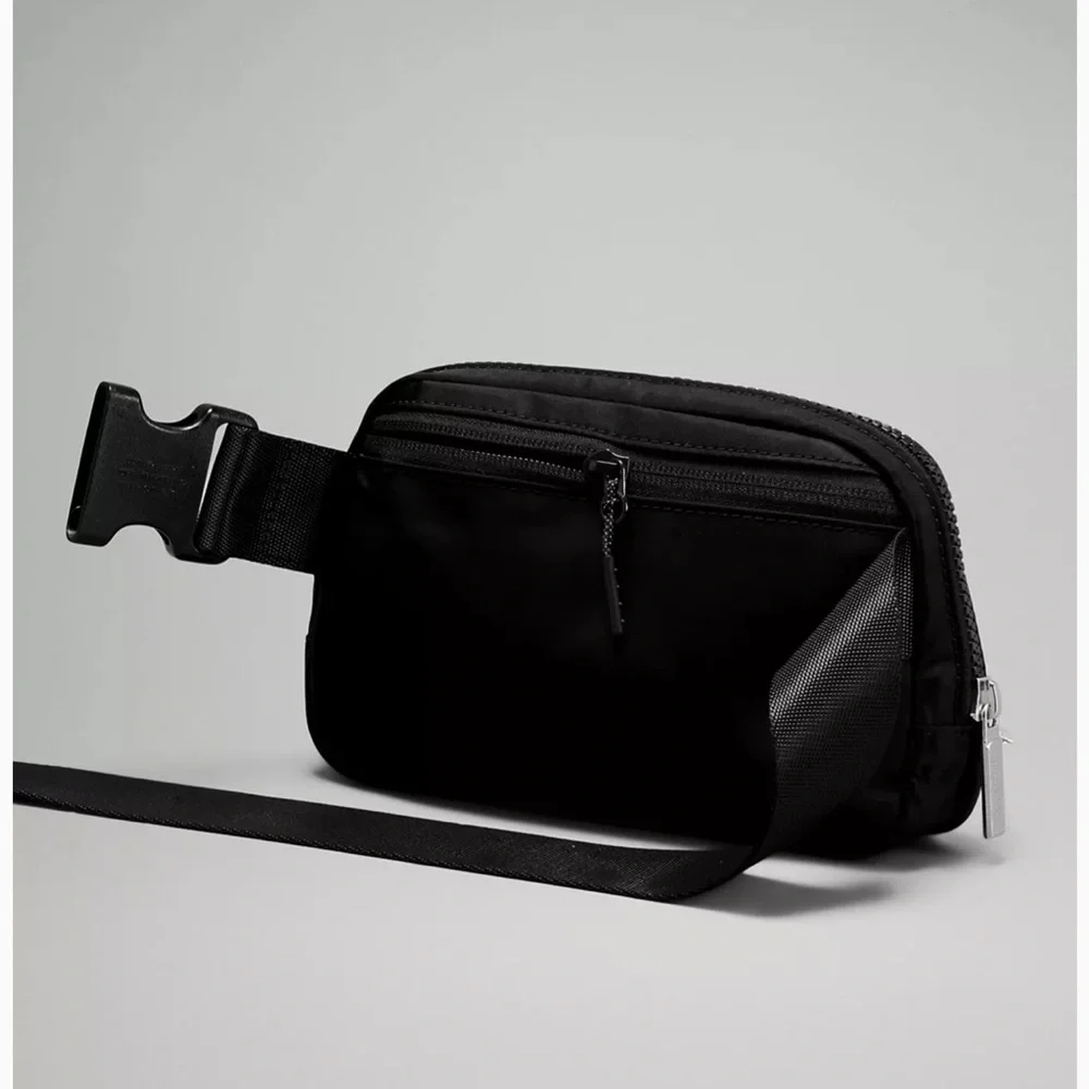 NEW ❤️ Lululemon • Everywhere Belt Bag Black - Picture 3 of 10